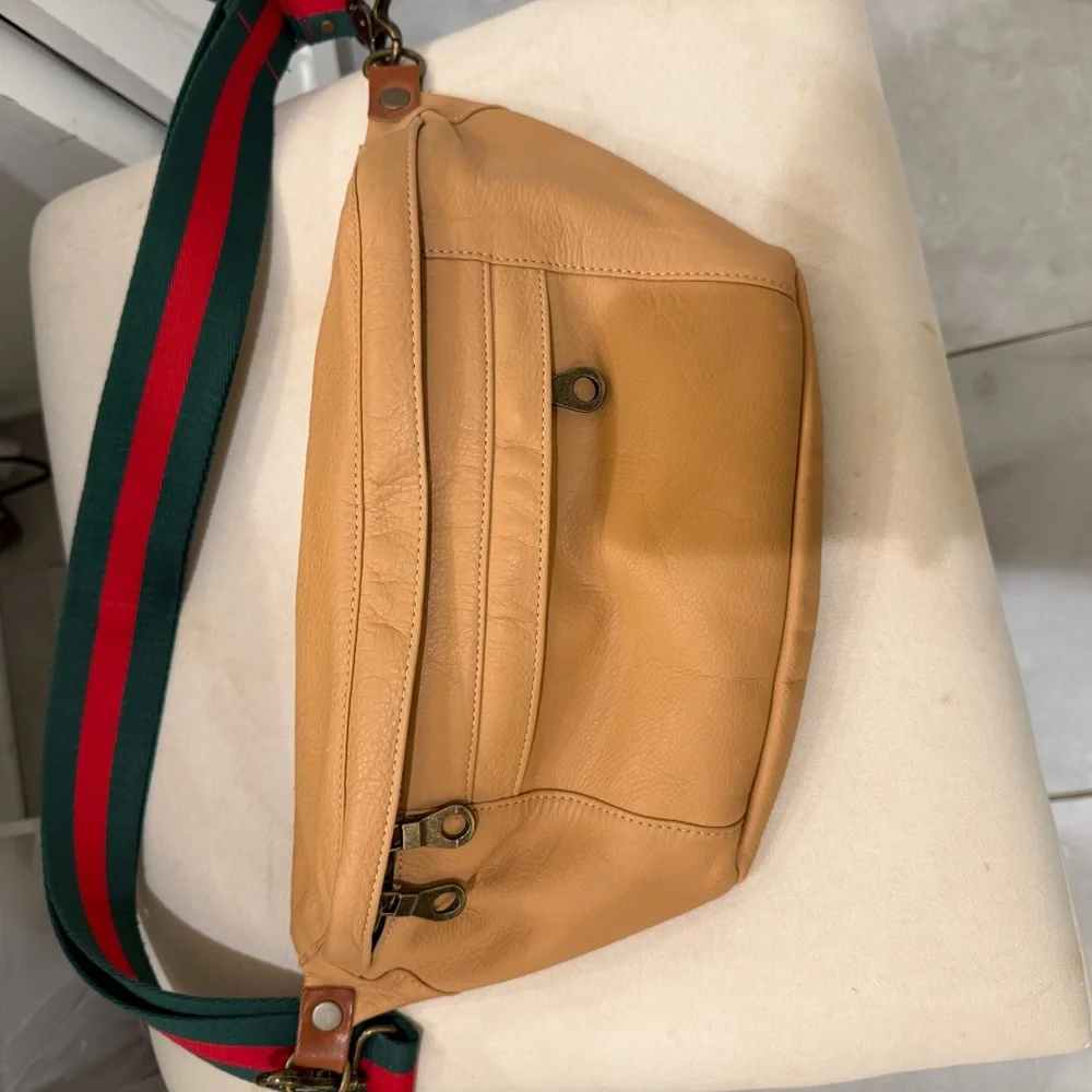 Parker Thatch Cross Your Heart Sling - Butterscotch Leather Sling Bag - Picture 3 of 6